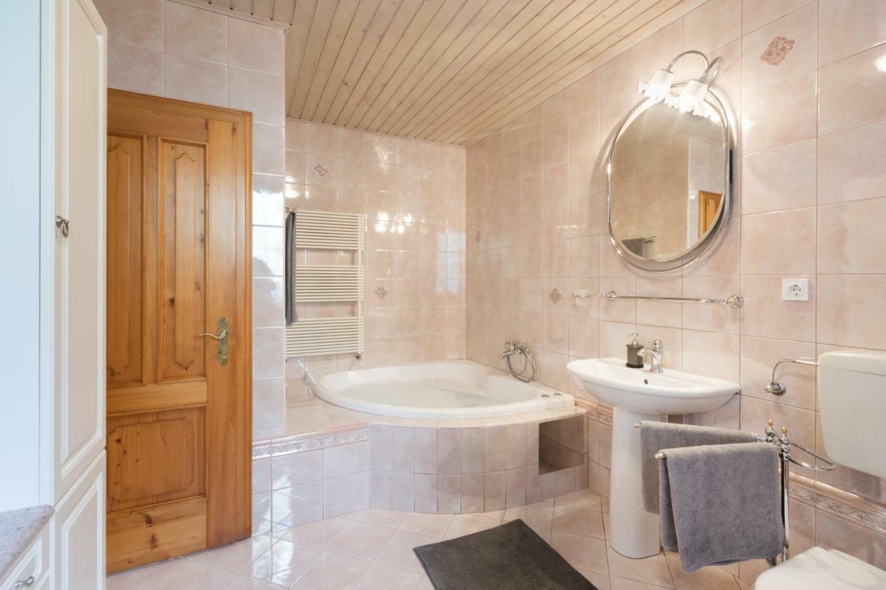 Vila Grad Bled - Sauna & Hot Tub Bagian luar foto